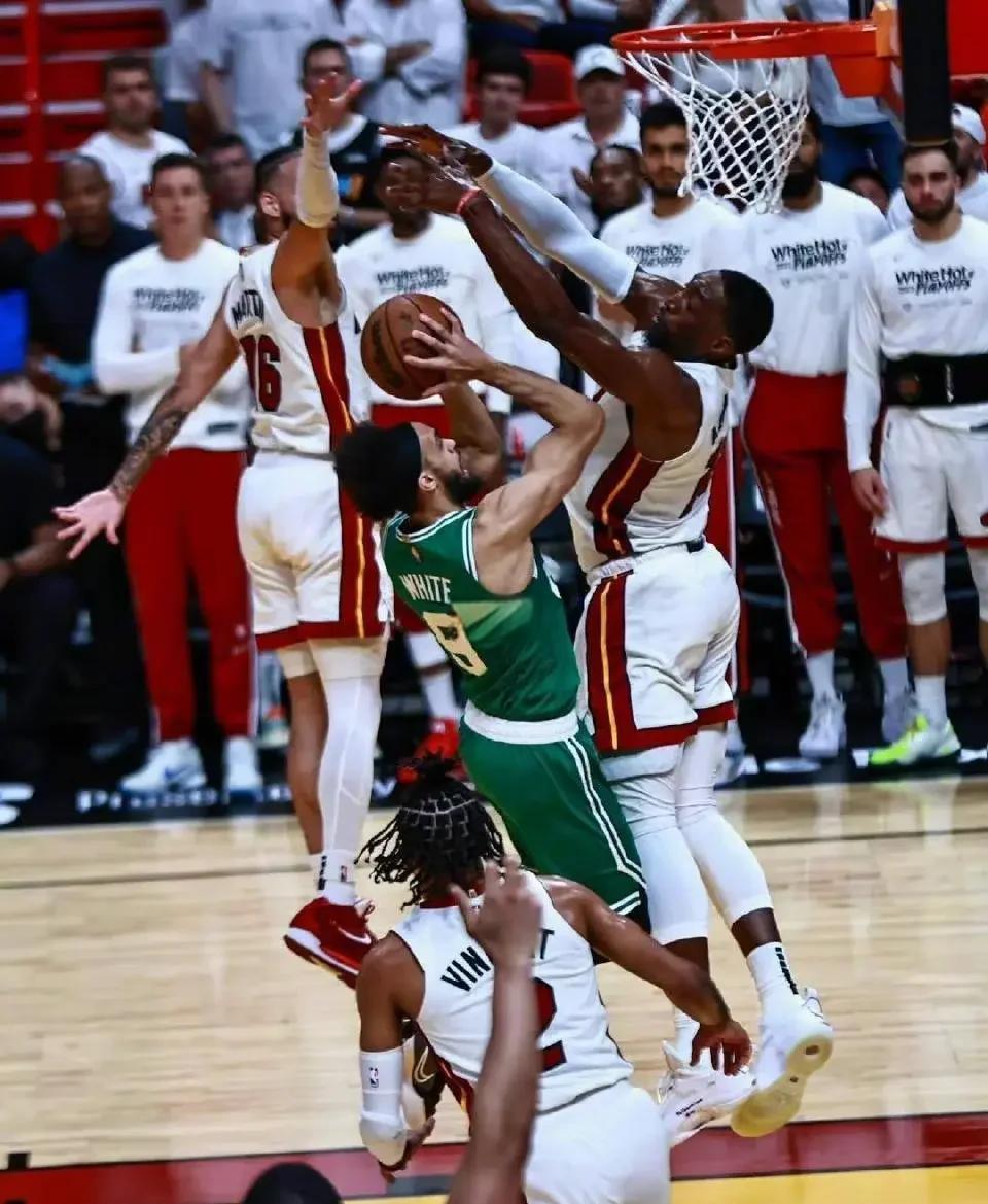 巴特勒重返赛场，夺冠首场状态出色，切尔西观众沸腾！引发球迷热议的简单介绍-开云入口